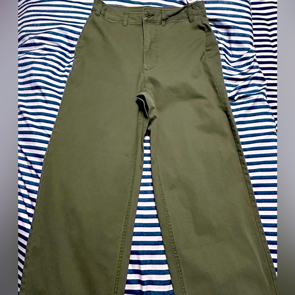 Old Navy high rise wide leg pant.